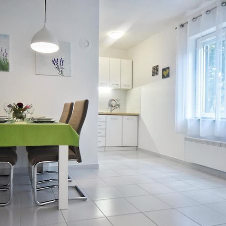 Apartman Klarin Zara Esterno foto