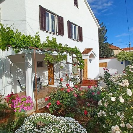 Apartman Klarin Zara Esterno foto