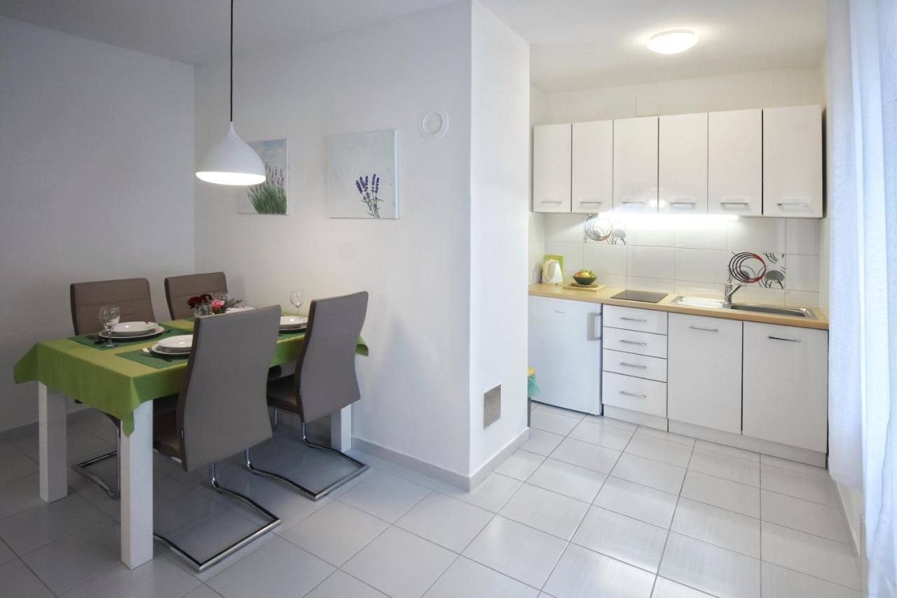 Apartman Klarin Zara Esterno foto