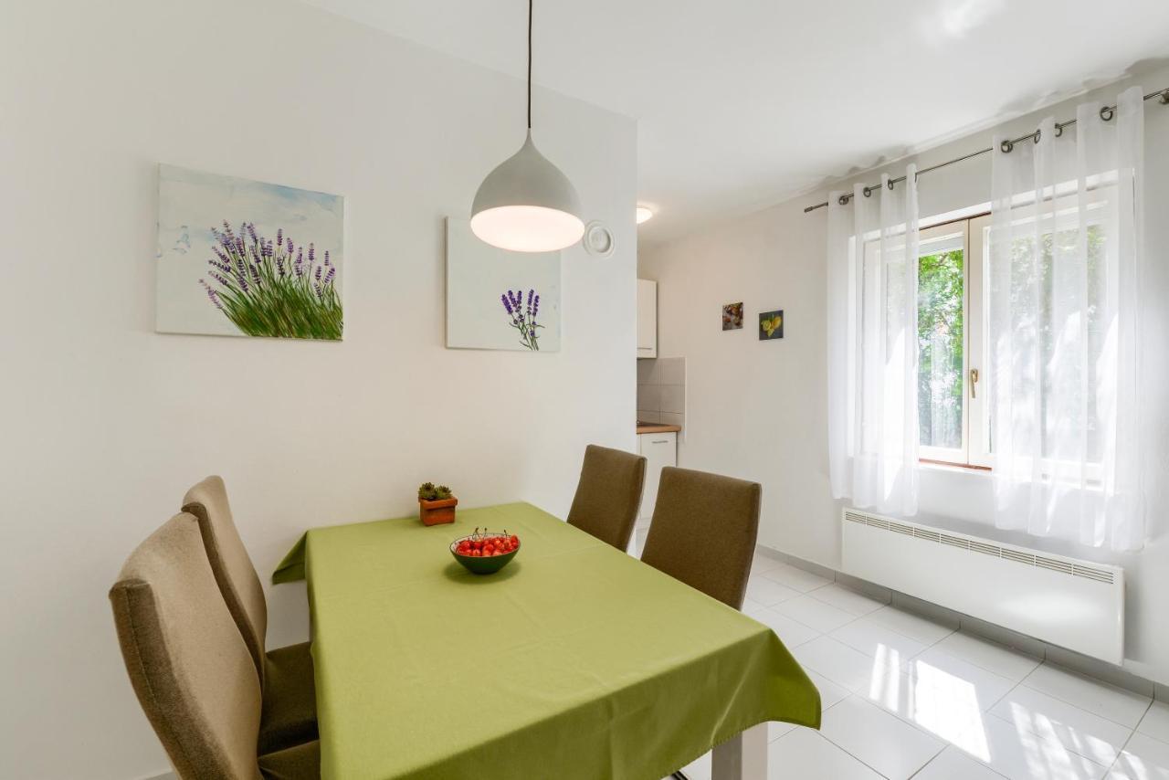 Apartman Klarin Zara Esterno foto