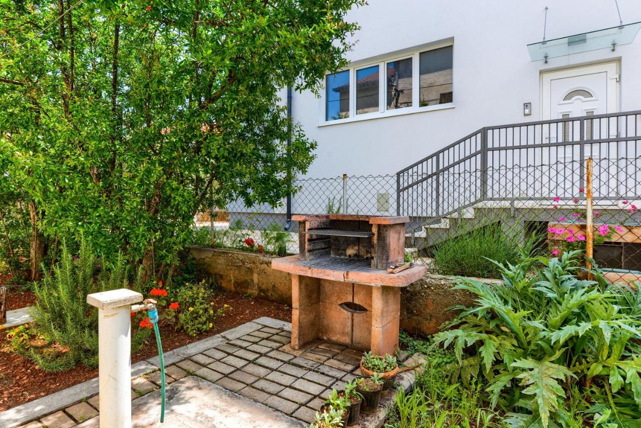 Apartman Klarin Zara Esterno foto